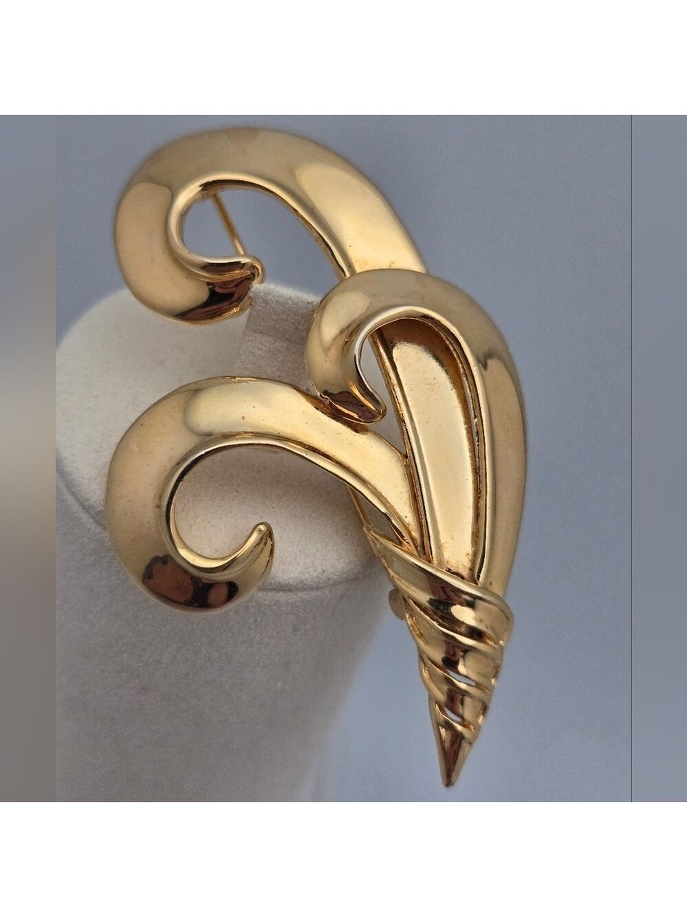 Floral Abstract Design Brooch Vintage Gold-Tone Statement Pin
